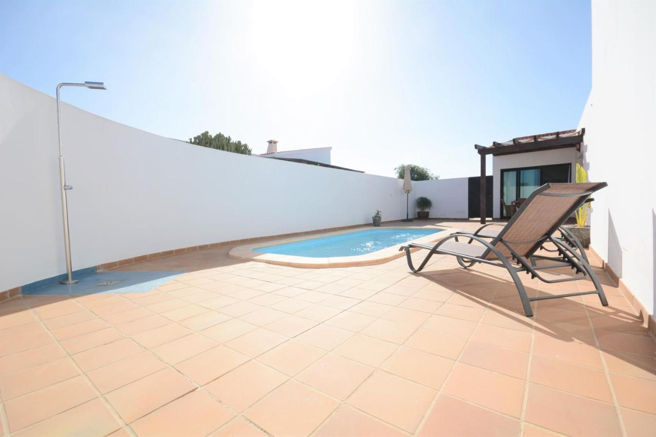 Beautiful Spacious Villa With Private Heated Pool In Lajares Exterior photo
