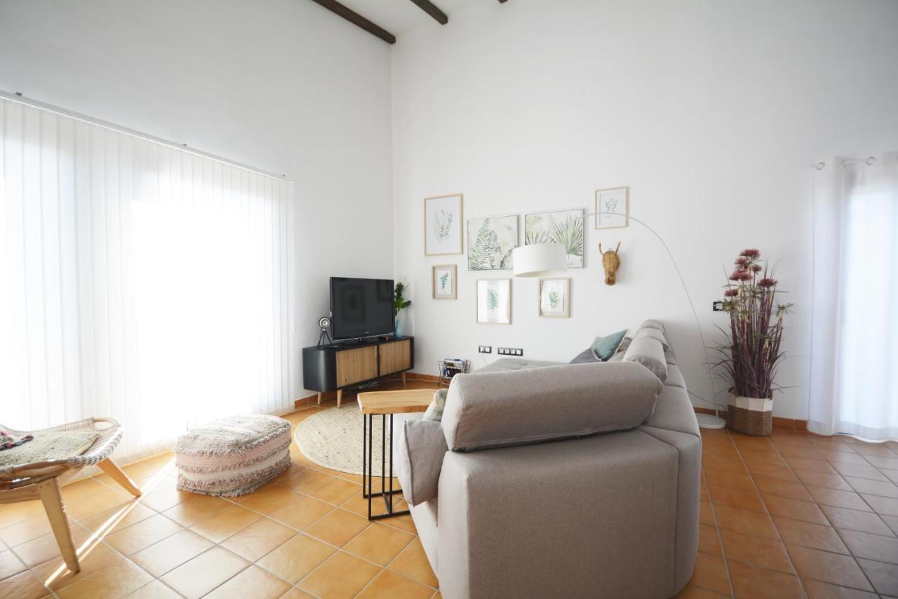 Beautiful Spacious Villa With Private Heated Pool In Lajares Exterior photo