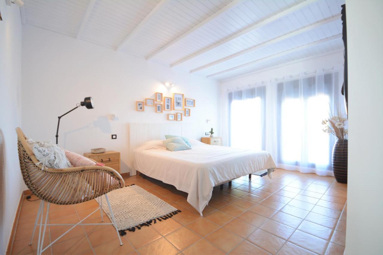 Beautiful Spacious Villa With Private Heated Pool In Lajares Exterior photo