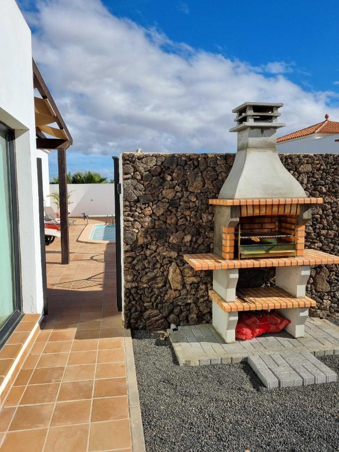 Beautiful Spacious Villa With Private Heated Pool In Lajares Exterior photo