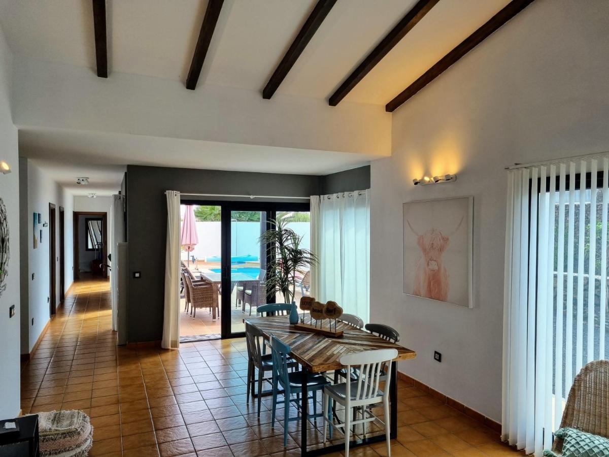 Beautiful Spacious Villa With Private Heated Pool In Lajares Exterior photo